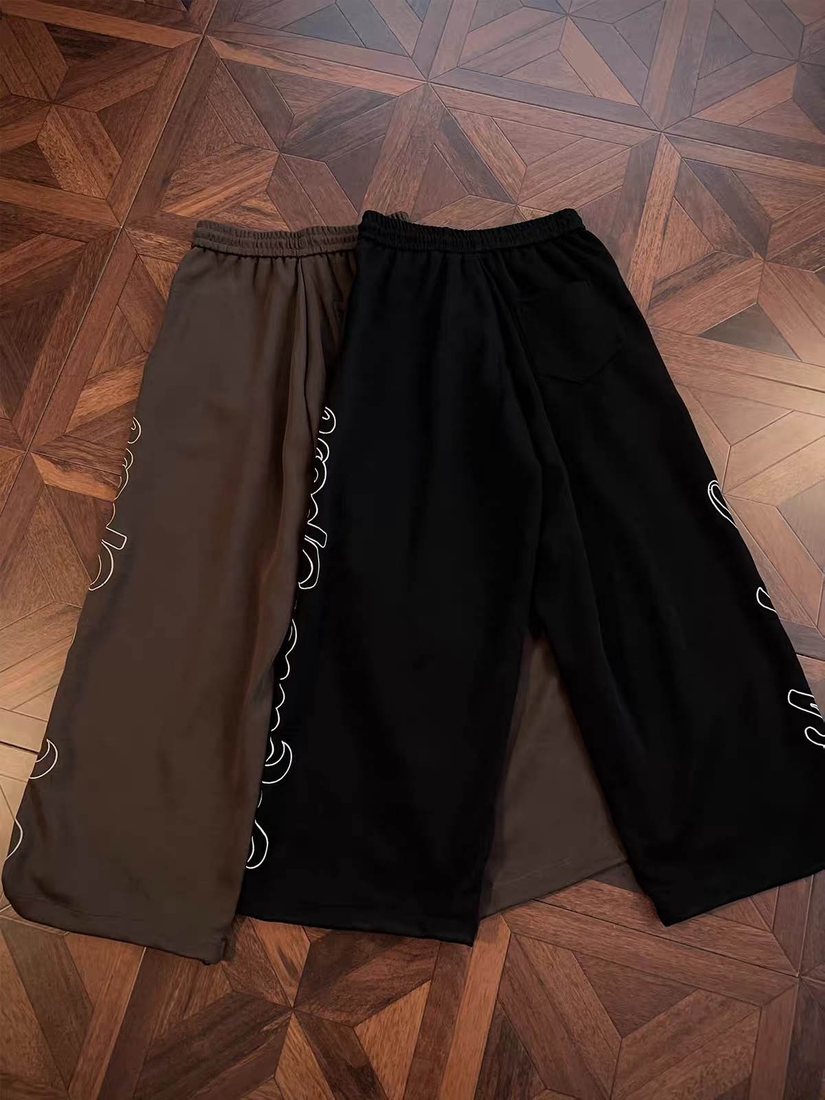 Wide‑Leg Graphic Sweatpants Joggers 3